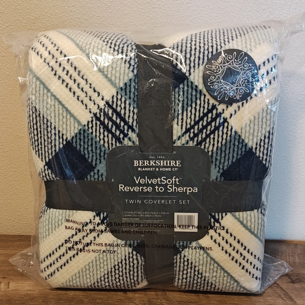NEW‎ Berkshire VelvetSoft Reverse to Sherpa Twin Coverlet Set Classic Navy Plaid